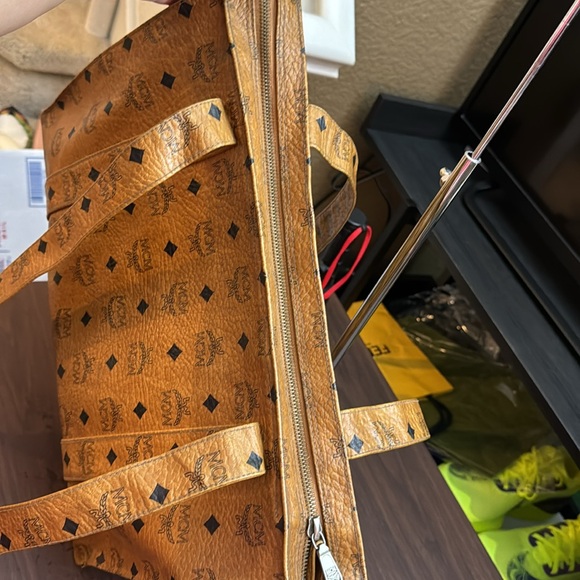 MCM Germany Shoppers Tote- Long Handle - Picture 5 of 16